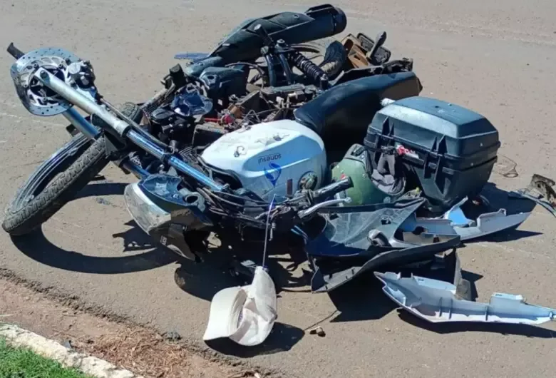 Servidora da Sanesul fica gravemente ferida em acidente de moto em Dourados