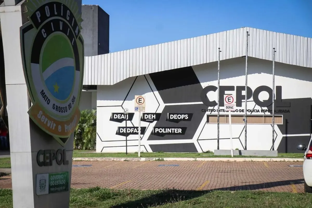 Dona de casa coloca veneno no refrigerante do ex-companheiro e é presa