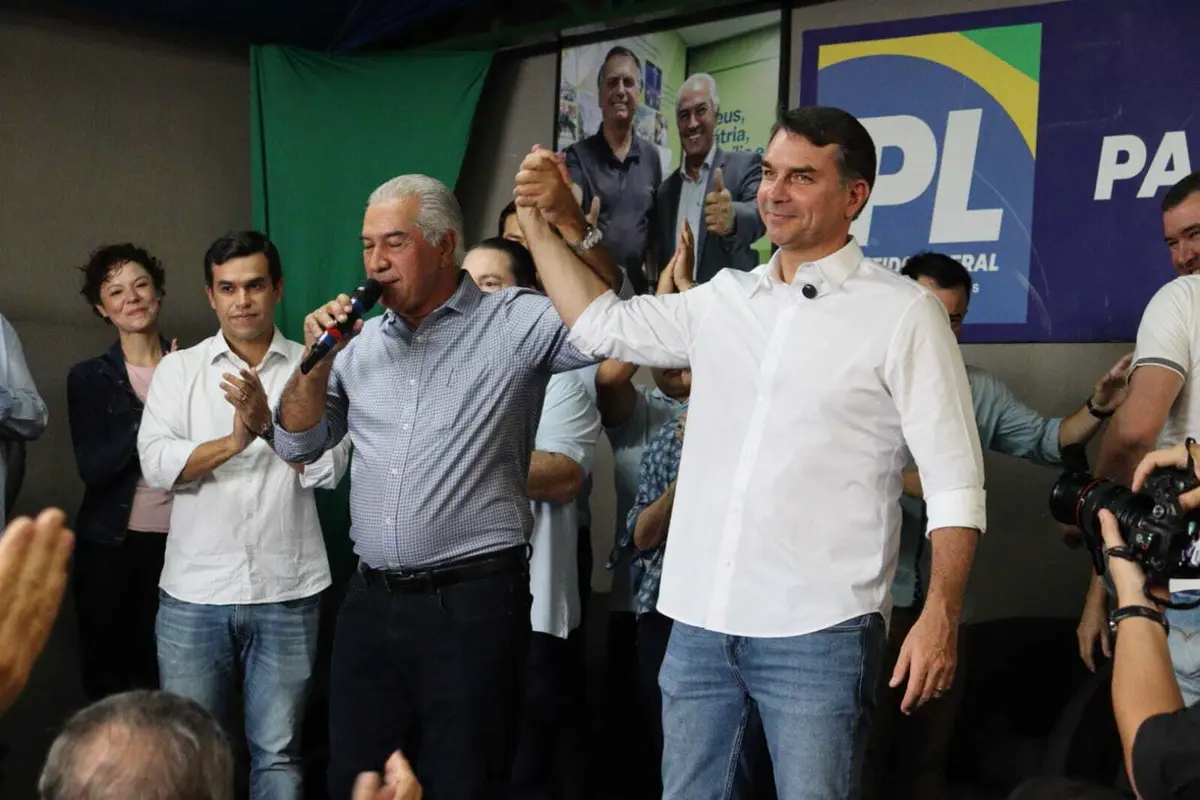 Flávio Bolsonaro diz que terá identidade própria e elogia Tereza Cristina como vice