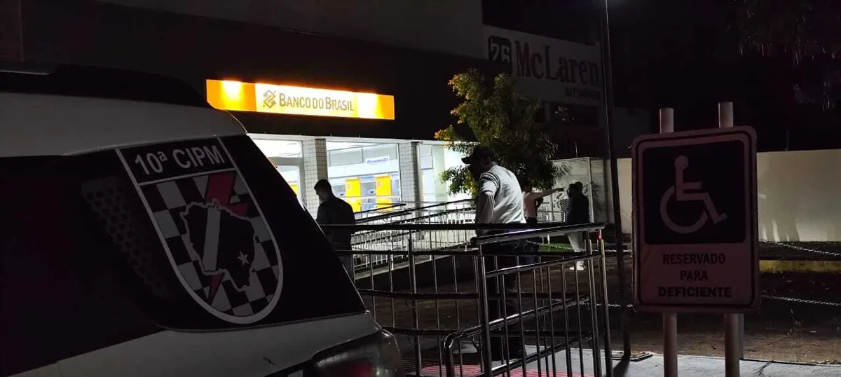 Homem em surto invade agência bancária e morre durante contenção em Campo Grande