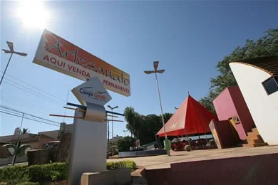 Prevista para abril, obra na Praça dos Imigrantes avança só 35%