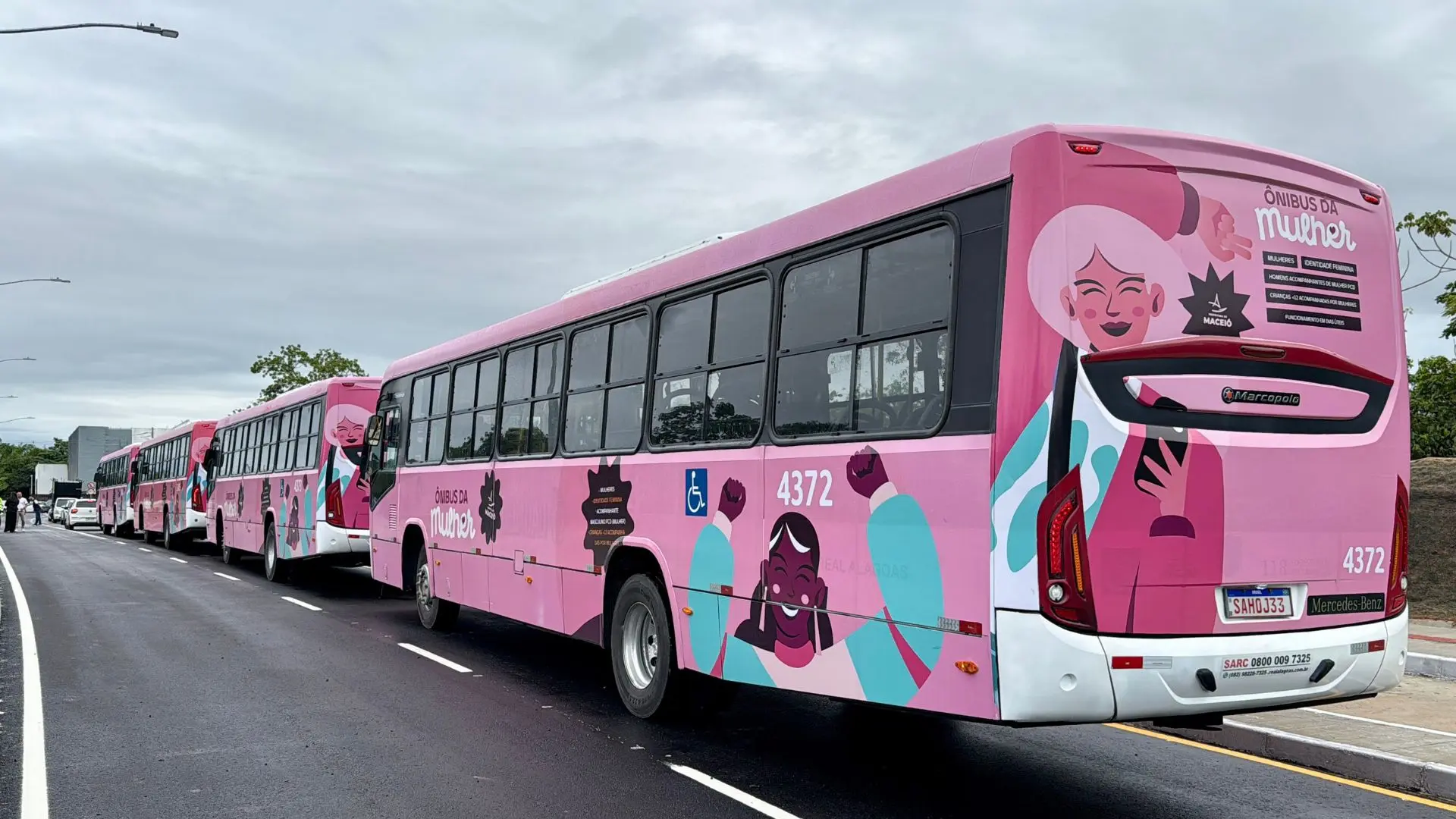 Ônibus rosa chega à Câmara de CG, mas projeto para mulheres é arquivado