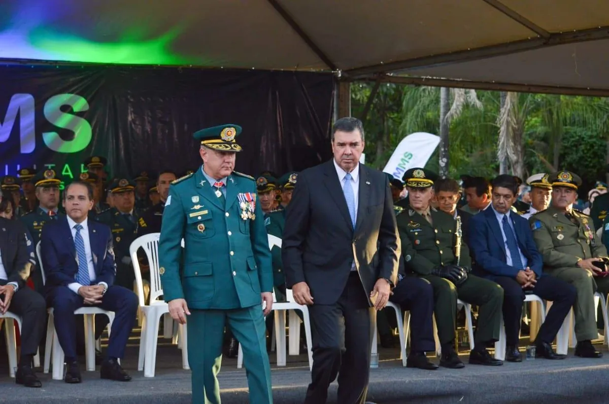 Riedel entrega Medalha Tiradentes e anuncia promoções para policiais e bombeiros em maio